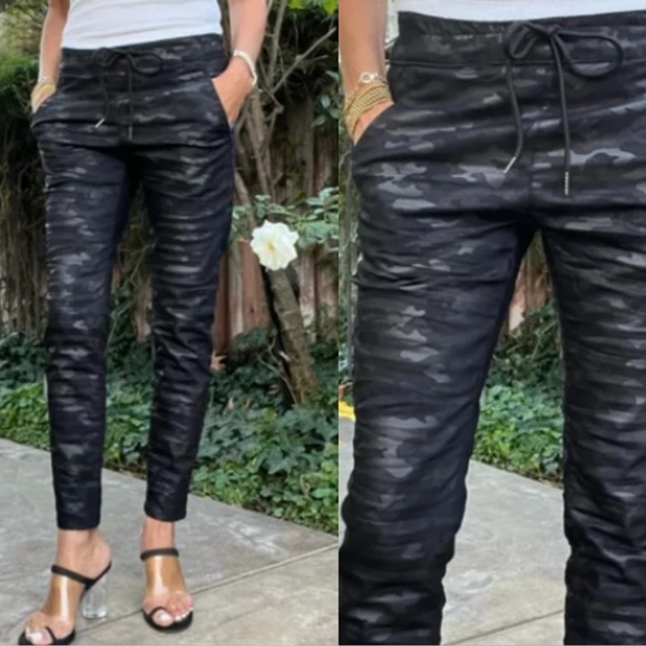 Bevy Flog Shely Camo Drawstring Pants - Picture 4 of 4